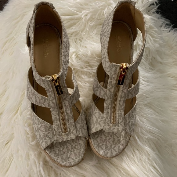 Michael Kors - Picture 3 of 6